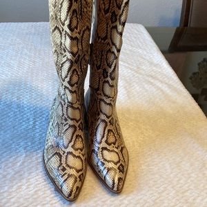 Vince camuto boots size 7.5
